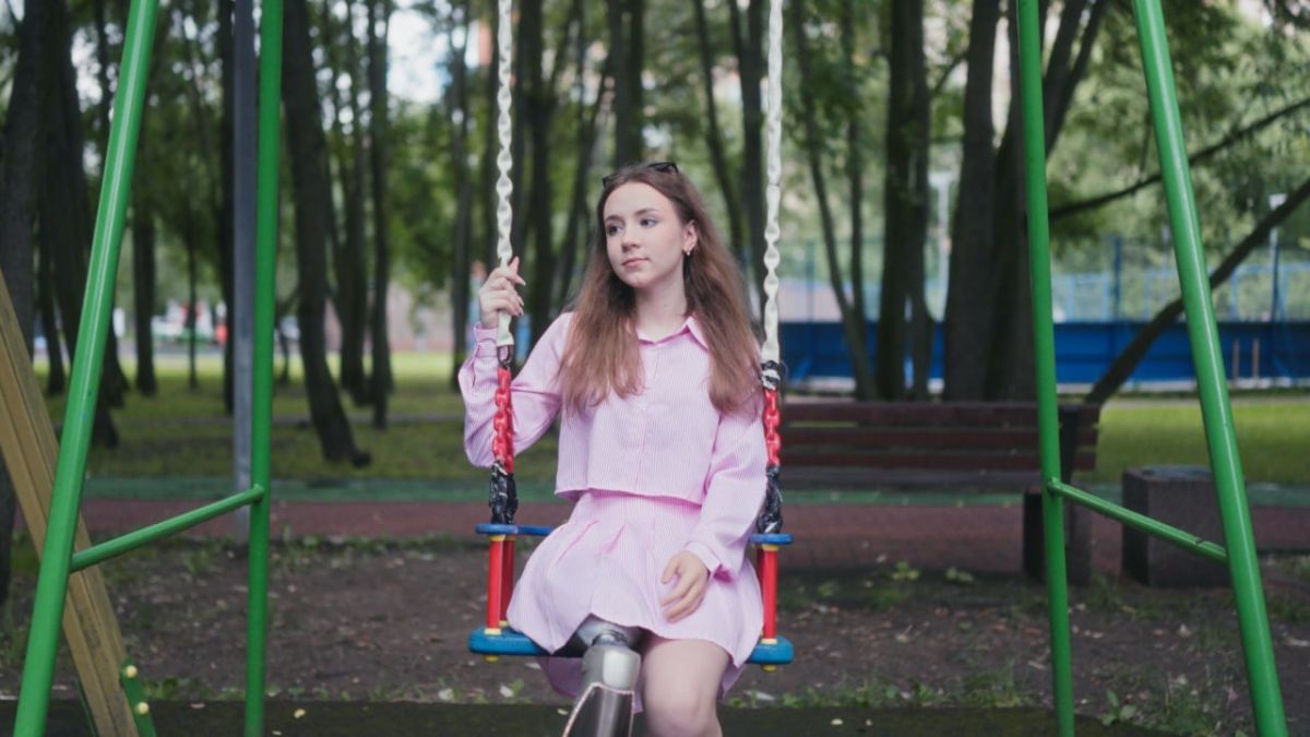 Сильнее боли, ярче страха: История маленькой героини Донбасса Сильнее боли, ярче страха: История маленькой героини Донбасса