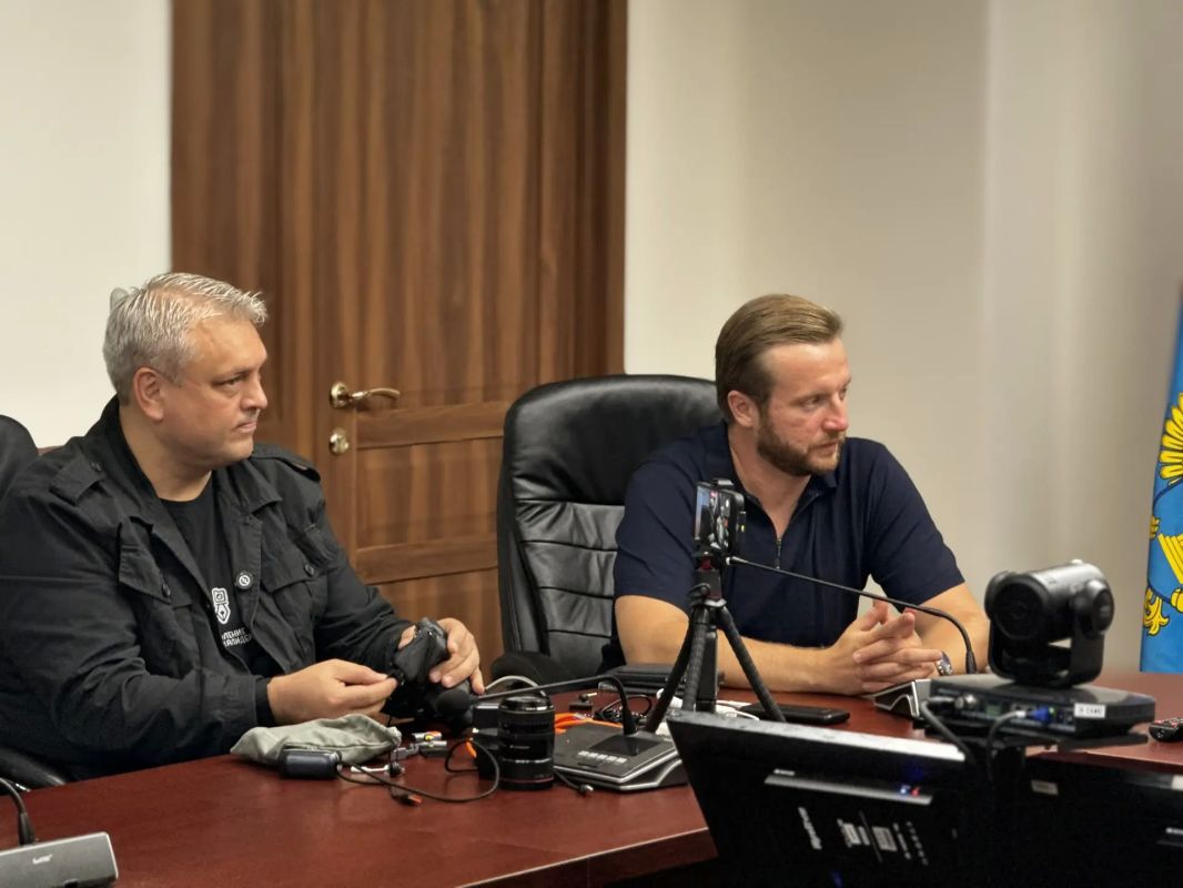 В Ространснадзоре почтили память легендарных трансполярных перелетов В Ространснадзоре почтили память легендарных трансполярных перелетов