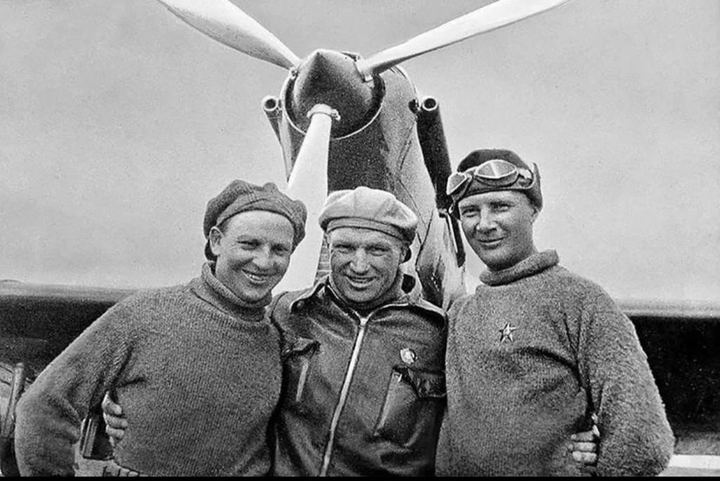 День в истории. 22 июля 1936 года, ровно 90 лет, завершился легендарный беспосадочный перелет советских авиаторов Валерия Чкалова, Георгия Байдукова и Александра Белякова
