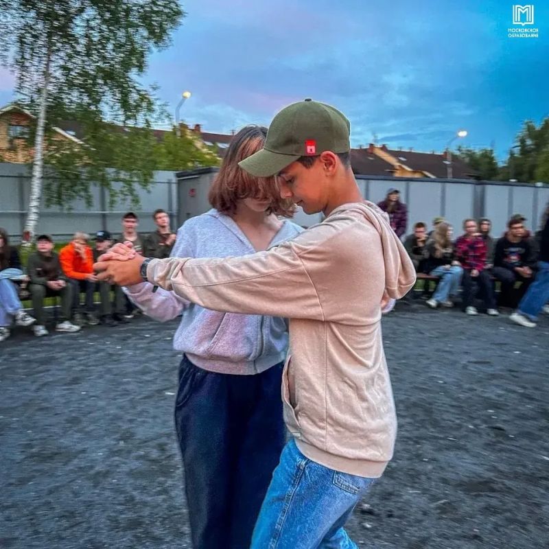 Родители, скучаете?. А ваши дети из спортивно-патриотического лагеря «Ушаков» сегодня мысленно обнимают вас и передают большой привет! Этот вечер завершился тёплым патриотическим костром, а потом каждый загадал желание у... Родители, скучаете?. А ваши дети из спортивно-патриотического лагеря «Ушаков» сегодня мысленно обнимают вас и передают большой привет! Этот вечер завершился тёплым патриотическим костром, а потом каждый загадал желание у...
