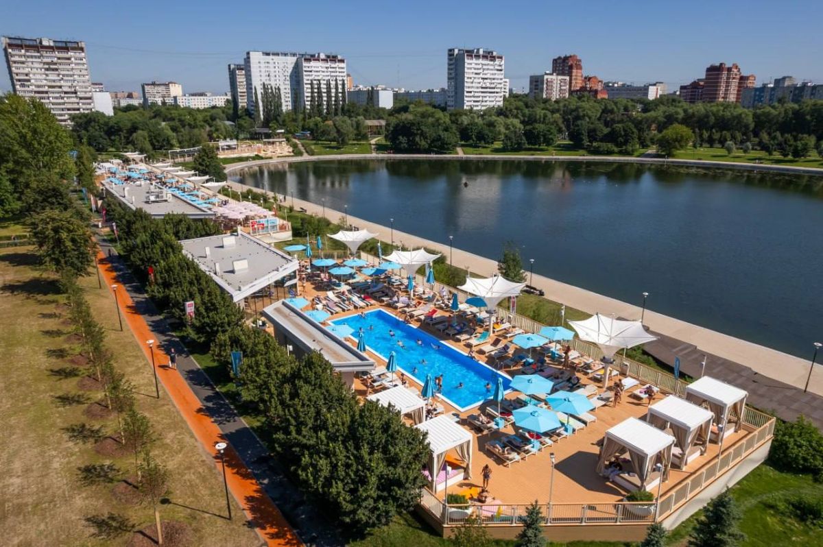 На востоке Москвы появились три современные пляжные зоны, сообщил заммэра Петр Бирюков
