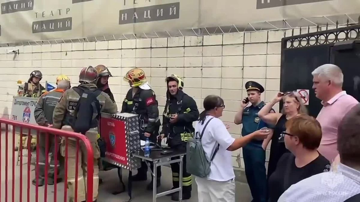 Площадь пожара в центре Москвы выросла до 400 кв. метров