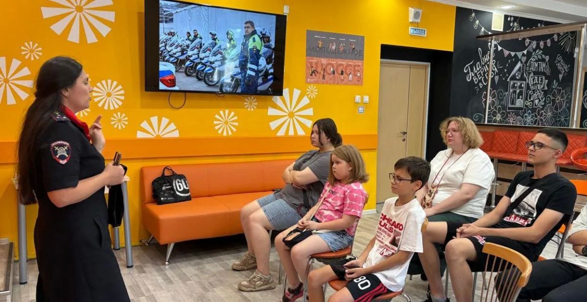 Автоинспекторы столицы провели для детей открытые уроки по безопасности дорожного движения Автоинспекторы столицы провели для детей открытые уроки по безопасности дорожного движения