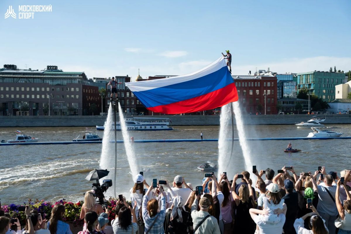 Что заставило 130 000 москвичей прийти в «Музеон»? Фестиваль «Две реки»! Что заставило 130 000 москвичей прийти в «Музеон»? Фестиваль «Две реки»!