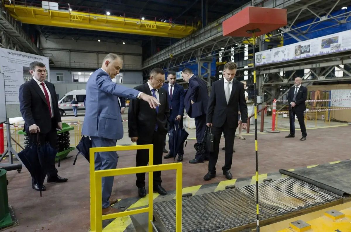 Министр строительства и ЖКХ РФ Ирек Файзуллин провел в НИЦ «Строительство» рабочее совещание по развитию научной составляющей строительной отрасли и наращиванию исследовательского потенциала для решения актуальных задач... Министр строительства и ЖКХ РФ Ирек Файзуллин провел в НИЦ «Строительство» рабочее совещание по развитию научной составляющей строительной отрасли и наращиванию исследовательского потенциала для решения актуальных задач...