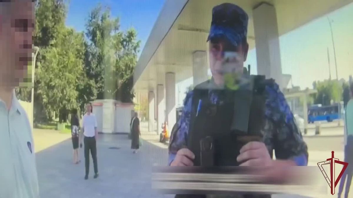 ЗелАО. В Зеленограде сотрудники вневедомственной охраны Главного управления Росгвардии по городу Москве задержали гражданина, скрывавшегося от органов следствия за совершение мошеннических действий