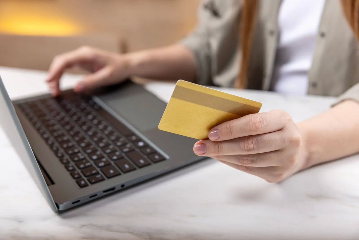 Как распознать недобросовестных продавцов и купить качественные вещи? Об этом и многом другом рассказывают на столичном портале потребителя