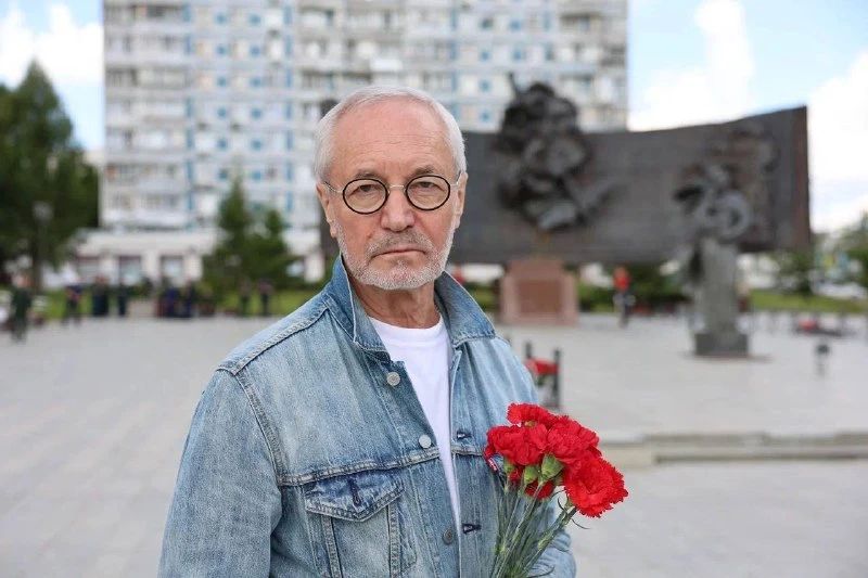 Депутаты Мосгордумы вместе с ветеранами, участниками боевых действий и юнармейцами возложили цветы к памятнику «Героям противовоздушной обороны Москвы» Депутаты Мосгордумы вместе с ветеранами, участниками боевых действий и юнармейцами возложили цветы к памятнику «Героям противовоздушной обороны Москвы»