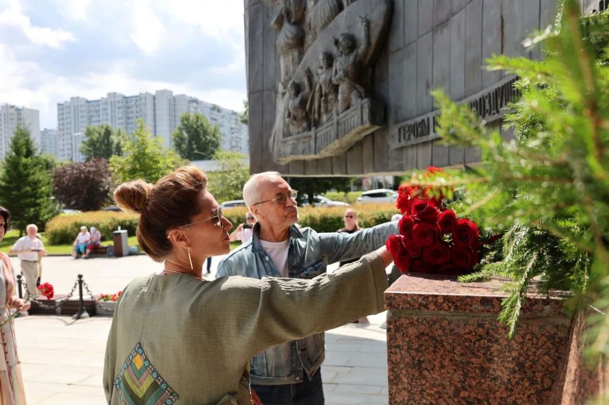 Депутаты Мосгордумы вместе с ветеранами, участниками боевых действий и юнармейцами возложили цветы к памятнику «Героям противовоздушной обороны Москвы» Депутаты Мосгордумы вместе с ветеранами, участниками боевых действий и юнармейцами возложили цветы к памятнику «Героям противовоздушной обороны Москвы»