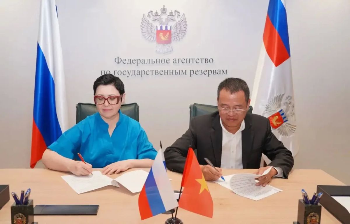 Москва - Ханой. В Росрезерве прошла рабочая встреча с делегацией Главного управления государственных резервов Социалистической Республики Вьетнам Сторону Вьетнама представил генеральный директор Буй Туан Минь, Росрезерв -...