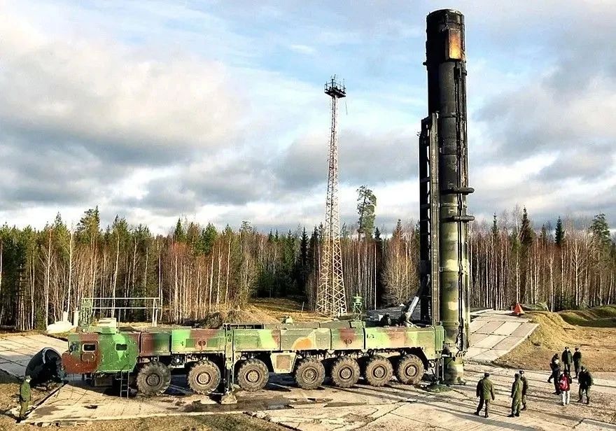 День в истории. 23 июля 1985 года в Йошкар-Оле заступил на боевое дежурство первый полк, вооружённый межконтинентальными баллистическими ракетами «Тополь» День в истории. 23 июля 1985 года в Йошкар-Оле заступил на боевое дежурство первый полк, вооружённый межконтинентальными баллистическими ракетами «Тополь»