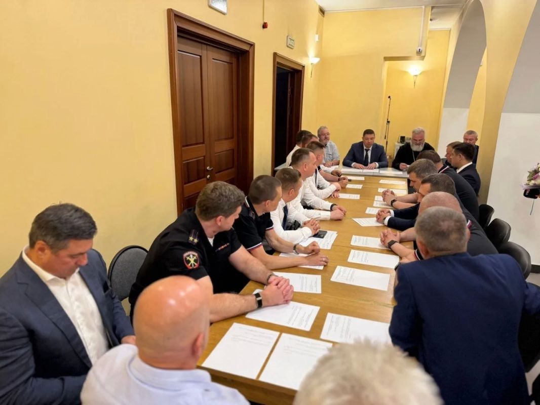 В храме Иоанна Кронштадтского в Жулебино прошло заседание руководства УВД по ЮВАО и Общественного совета В храме Иоанна Кронштадтского в Жулебино прошло заседание руководства УВД по ЮВАО и Общественного совета