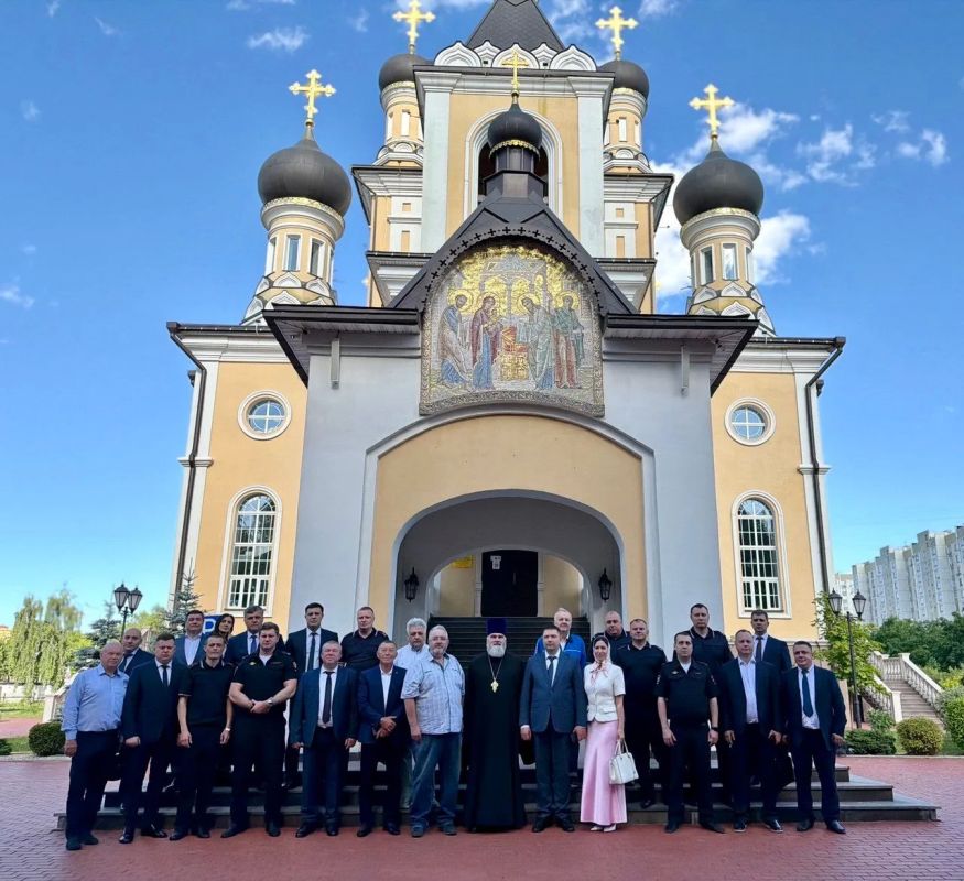 В храме Иоанна Кронштадтского в Жулебино прошло заседание руководства УВД по ЮВАО и Общественного совета В храме Иоанна Кронштадтского в Жулебино прошло заседание руководства УВД по ЮВАО и Общественного совета