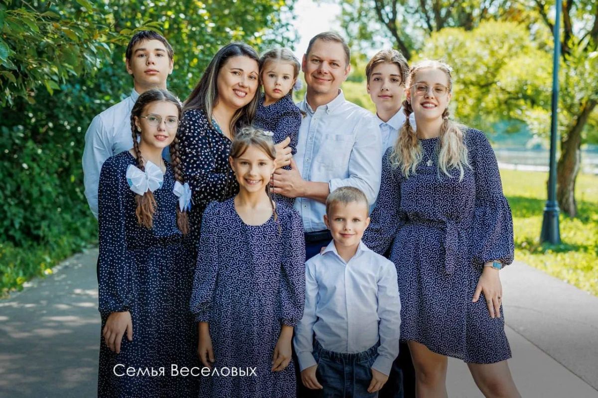 Столица поддерживает многодетных: почетный знак «Родительская слава города Москвы» присвоили 15 семьям Столица поддерживает многодетных: почетный знак «Родительская слава города Москвы» присвоили 15 семьям