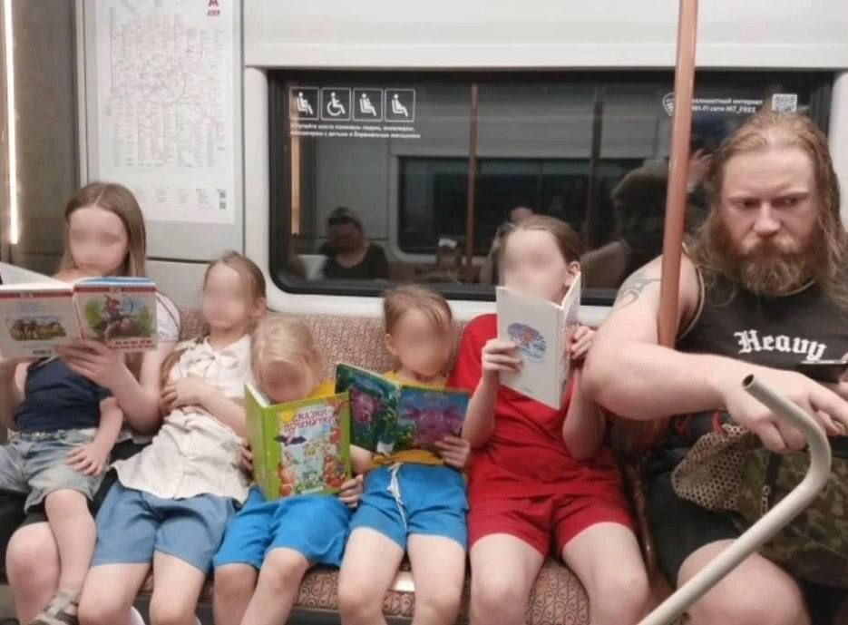 Семья Тепляковых, прославившаяся после того, как их дочь поступила в МГУ в девять лет, ждёт десятого ребёнка