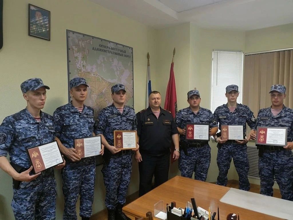 В подразделениях Управления вневедомственной охраны столичного главка Росгвардии прошли торжественные церемонии вручения личного табельного оружия молодым сотрудникам В подразделениях Управления вневедомственной охраны столичного главка Росгвардии прошли торжественные церемонии вручения личного табельного оружия молодым сотрудникам