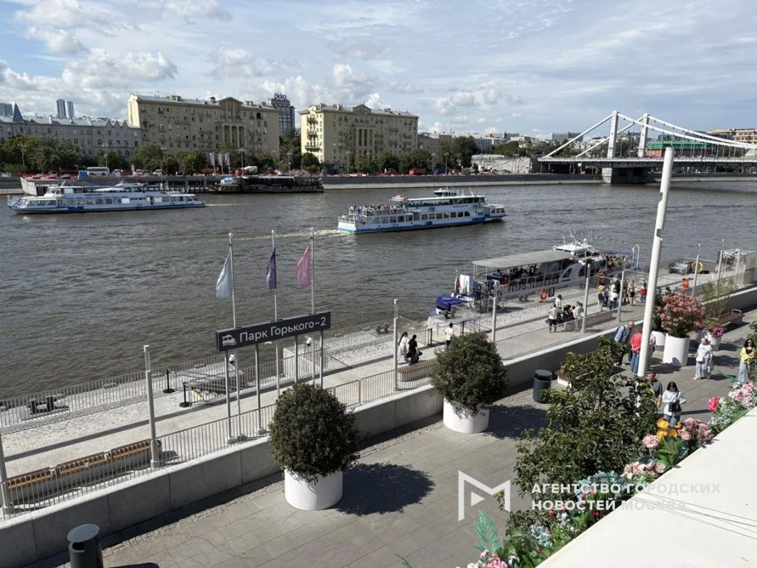 На Пушкинской набережной открыли обновлённый причал «Парк Горького — 2» На Пушкинской набережной открыли обновлённый причал «Парк Горького — 2»