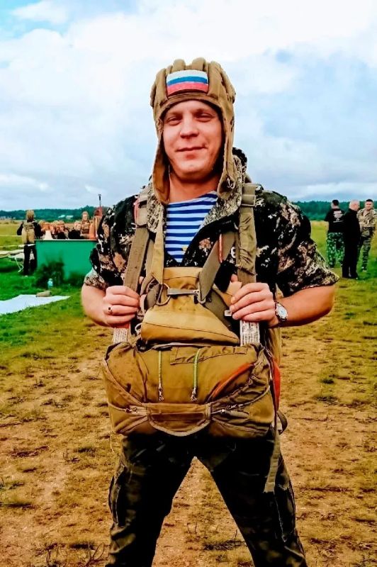 Героем рубрики «Знай наших» в День парашютиста стал сотрудник вневедомственной охраны столичного главка Росгвардии Героем рубрики «Знай наших» в День парашютиста стал сотрудник вневедомственной охраны столичного главка Росгвардии