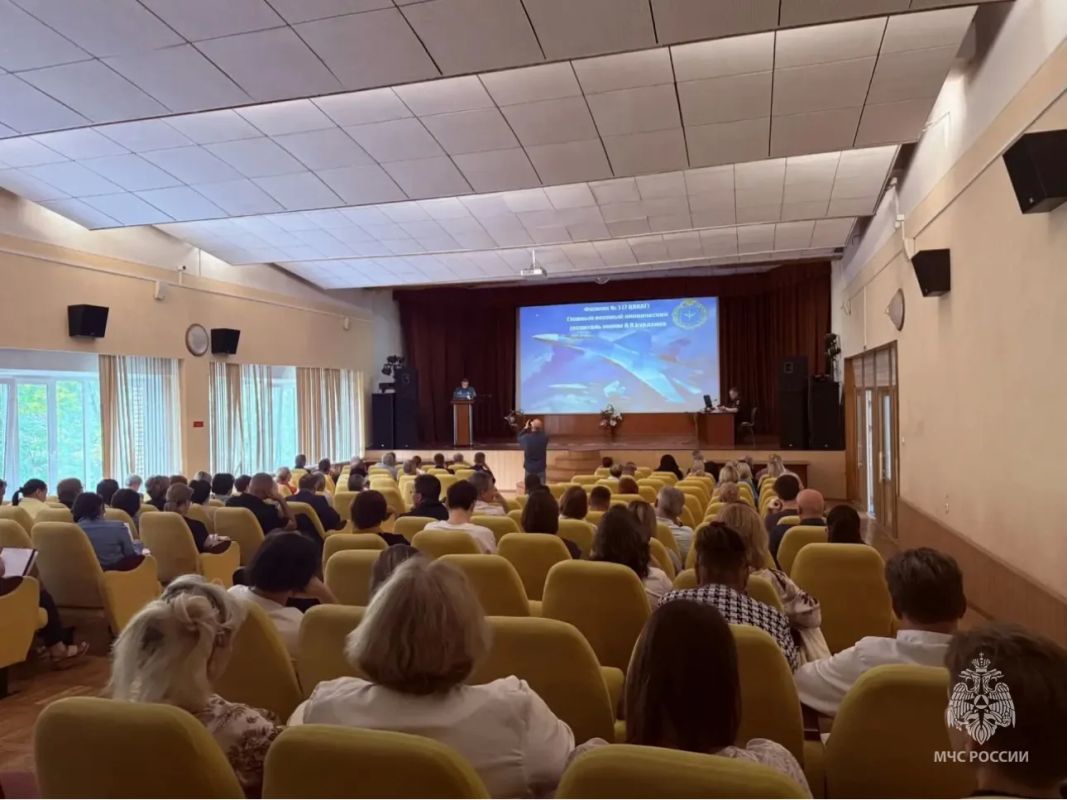 Безопасность в приоритете. Сотрудники МЧС России по Восточному округу столицы провели занятие по пожарной безопасности для персонала одного из медицинских учреждений Безопасность в приоритете. Сотрудники МЧС России по Восточному округу столицы провели занятие по пожарной безопасности для персонала одного из медицинских учреждений