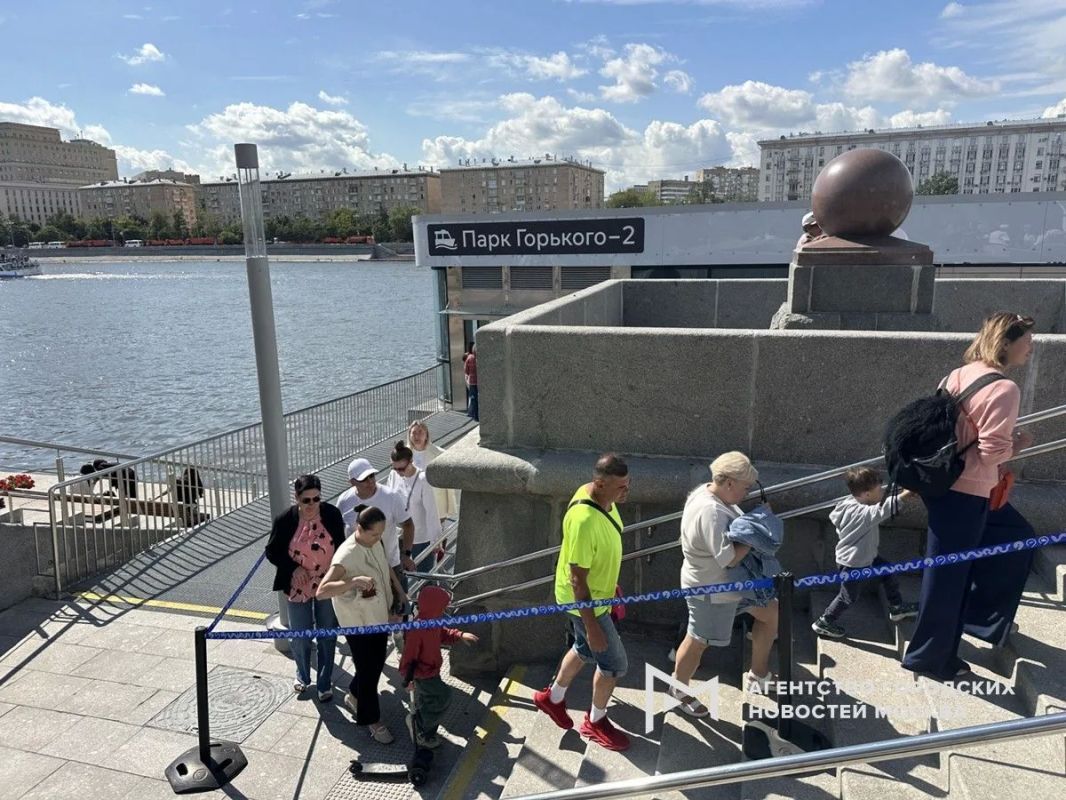 На Пушкинской набережной открыли обновлённый причал «Парк Горького — 2» На Пушкинской набережной открыли обновлённый причал «Парк Горького — 2»
