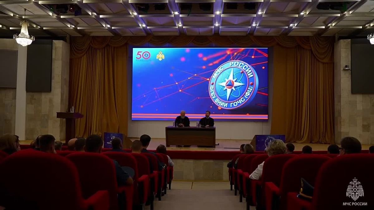 Сотрудники московского управления МЧС России посетили лекцию по духовно-нравственному воспитанию
