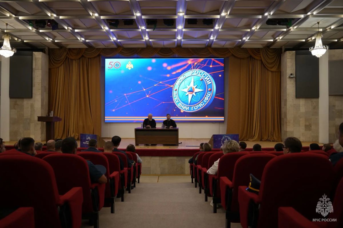 Сотрудники московского управления МЧС России посетили лекцию по духовно-нравственному воспитанию Сотрудники московского управления МЧС России посетили лекцию по духовно-нравственному воспитанию