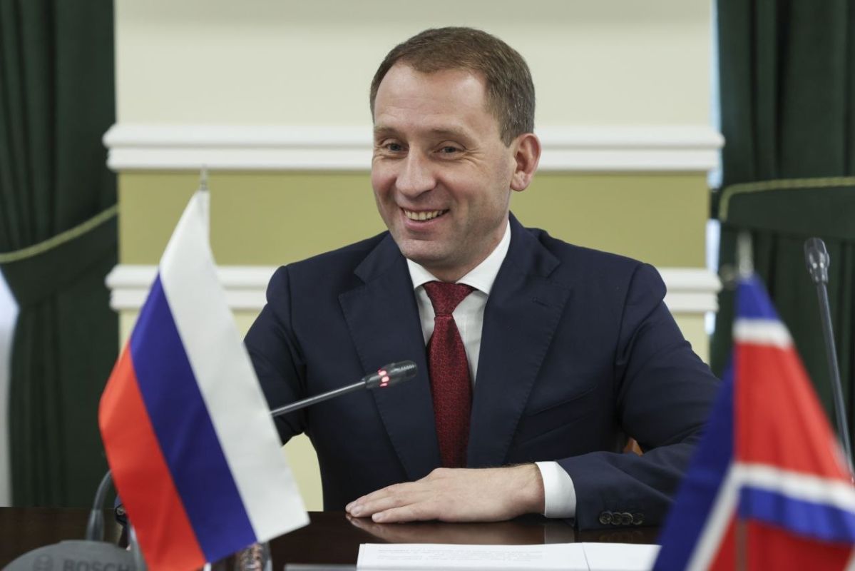 Русский язык объединяет. Сопредседатель Межправительственной комиссии РФ-КНДР (министр природных ресурсов и экологии) Александр Козлов встретился с победителями олимпиады по русскому языку из Корейской... Русский язык объединяет. Сопредседатель Межправительственной комиссии РФ-КНДР (министр природных ресурсов и экологии) Александр Козлов встретился с победителями олимпиады по русскому языку из Корейской...