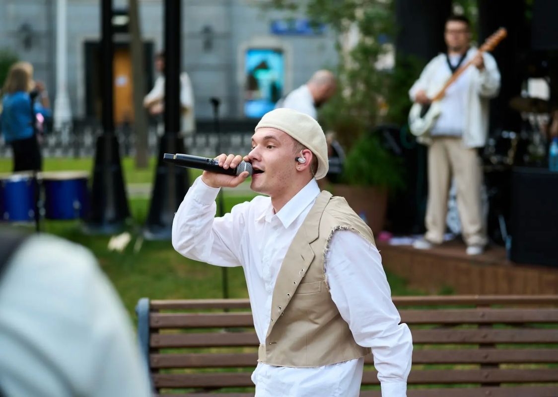 Конец недели – лучшее время для развлечений в городе, к примеру, бренд Dr.Head наполняет программу летнего клуба «Москва»: