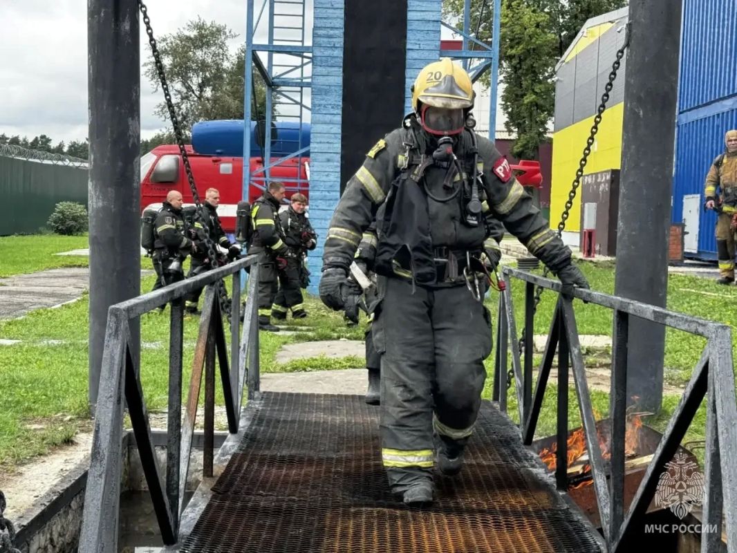 Газодымозащитники Южного округа столицы совершенствуют профессиональные навыки Газодымозащитники Южного округа столицы совершенствуют профессиональные навыки