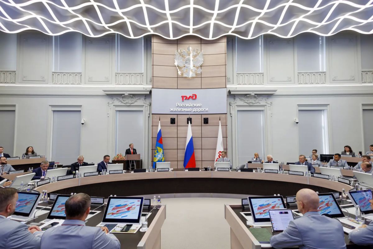 Виталий Савельев принял участие в селекторном совещании ОАО «Российские железные дороги» Виталий Савельев принял участие в селекторном совещании ОАО «Российские железные дороги»