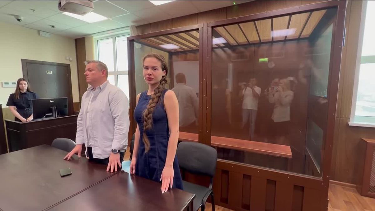 Мещанский суд Москвы вынес приговор секс-блогеру Соне Мармеладовой по делу о распространении контента для взрослых