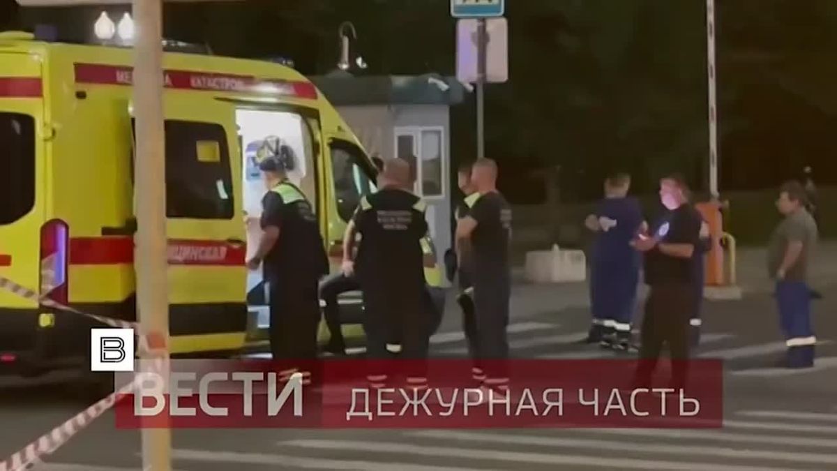 Корреспондент "Вестей" с места взрыва на Кудринской площади в Москве рассказал, что известно о происшествии на данный момент