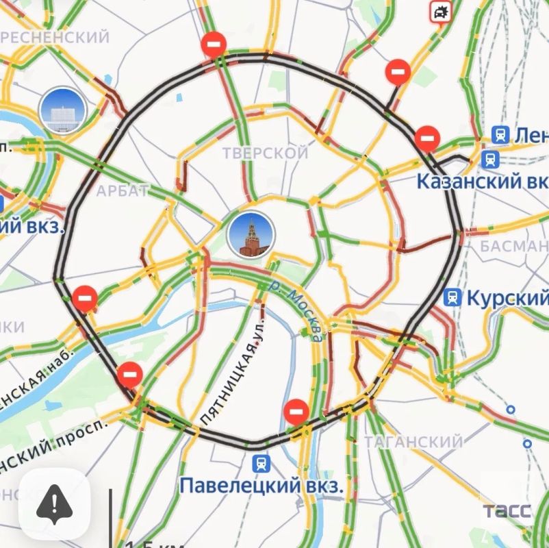 Движение по Садовому кольцу в Москве перекрыто из-за проведения велогонки