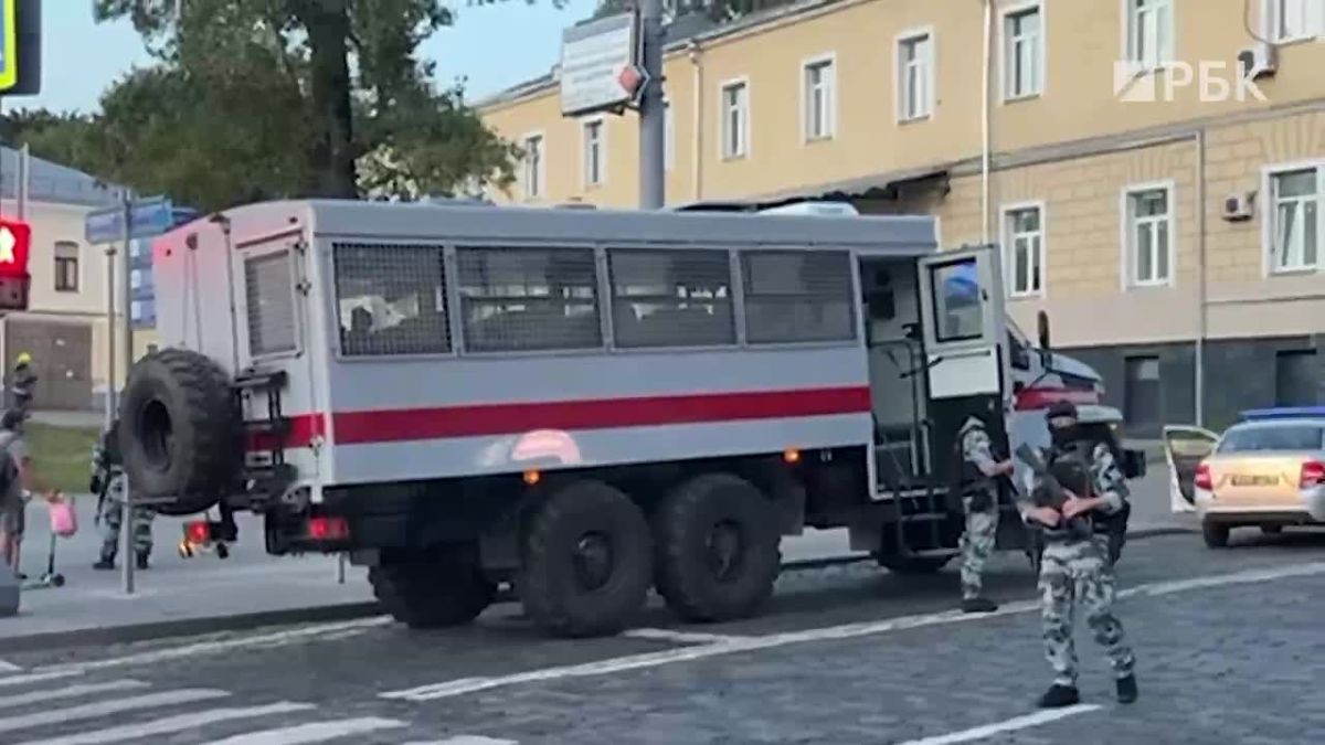 Вечером 1 августа в районе высотки на Кудринской площади произошел взрыв
