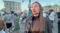 Очевидица рассказала РЕН ТВ, что после хлопка к месту происшествия в центре Москвы оперативно прибыли многочисленные автомобили скорой помощи