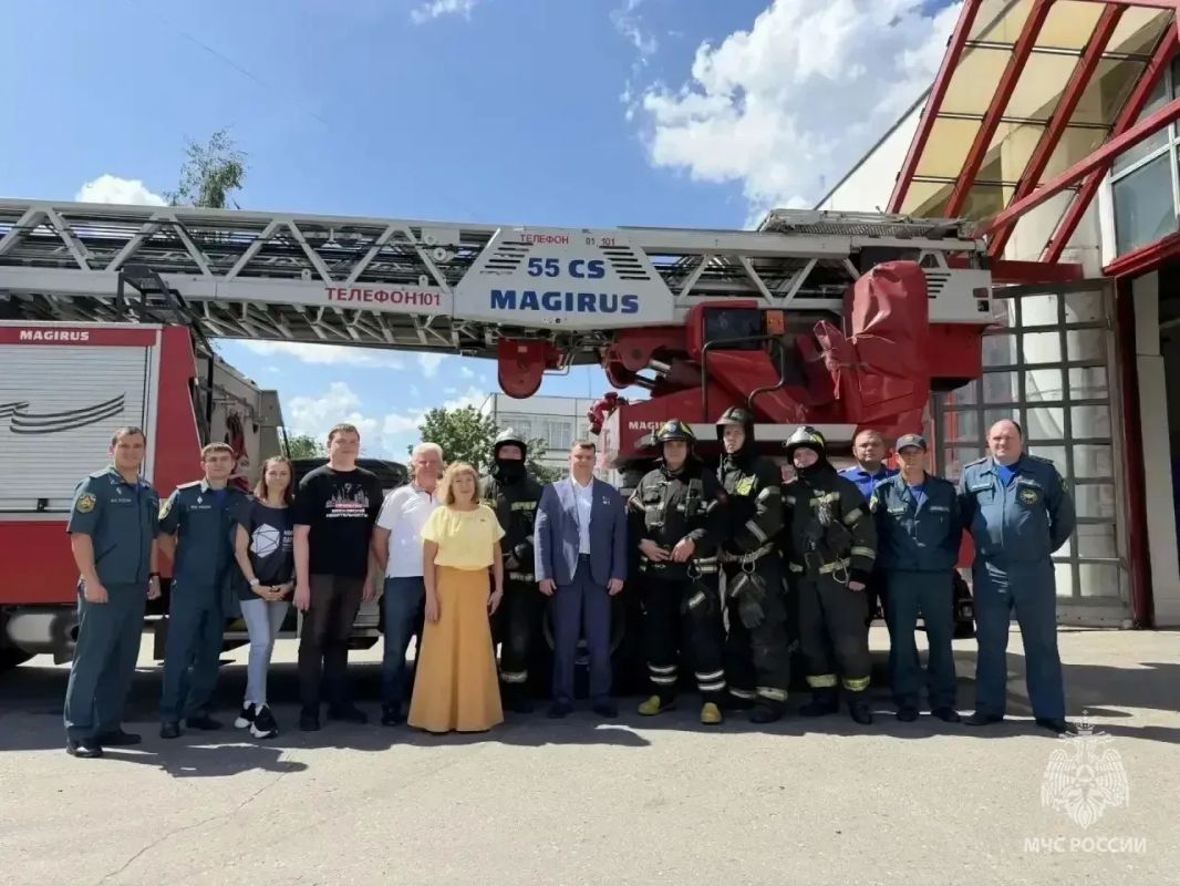 Экскурсия в пожарную часть: знакомство с работой огнеборцев Экскурсия в пожарную часть: знакомство с работой огнеборцев