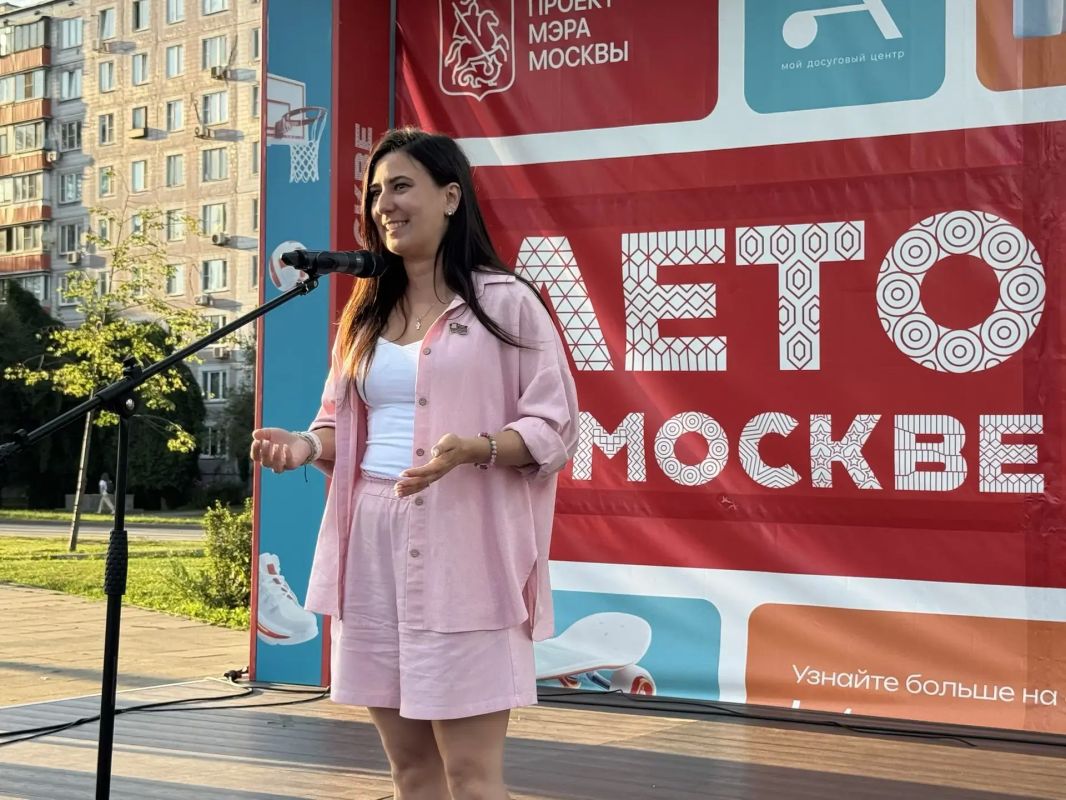Депутаты Мосгордумы вместе с горожанами и гостями столицы принимают участие в мероприятиях «Лета в Москве» Депутаты Мосгордумы вместе с горожанами и гостями столицы принимают участие в мероприятиях «Лета в Москве»