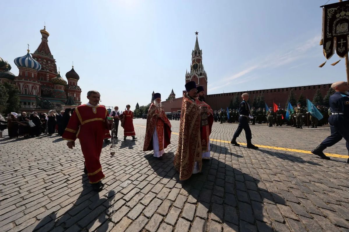 В столице прошли торжества в честь Ильина дня и годовщины ВДВ В столице прошли торжества в честь Ильина дня и годовщины ВДВ