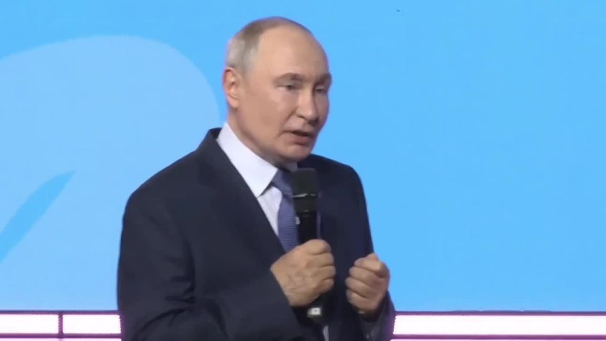 Владимир Путин выступил на церемонии закрытия финала конкурса «Большая перемена» в Красноярске