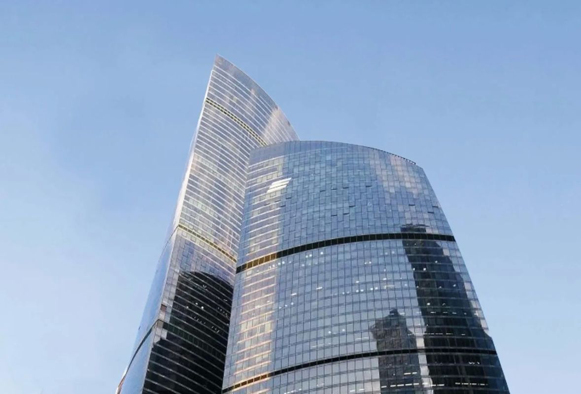 Параминутная полная эвакуация случилась в Москва-Сити — в комплексе включили сирены, отключили лифты, заставили всех выйти