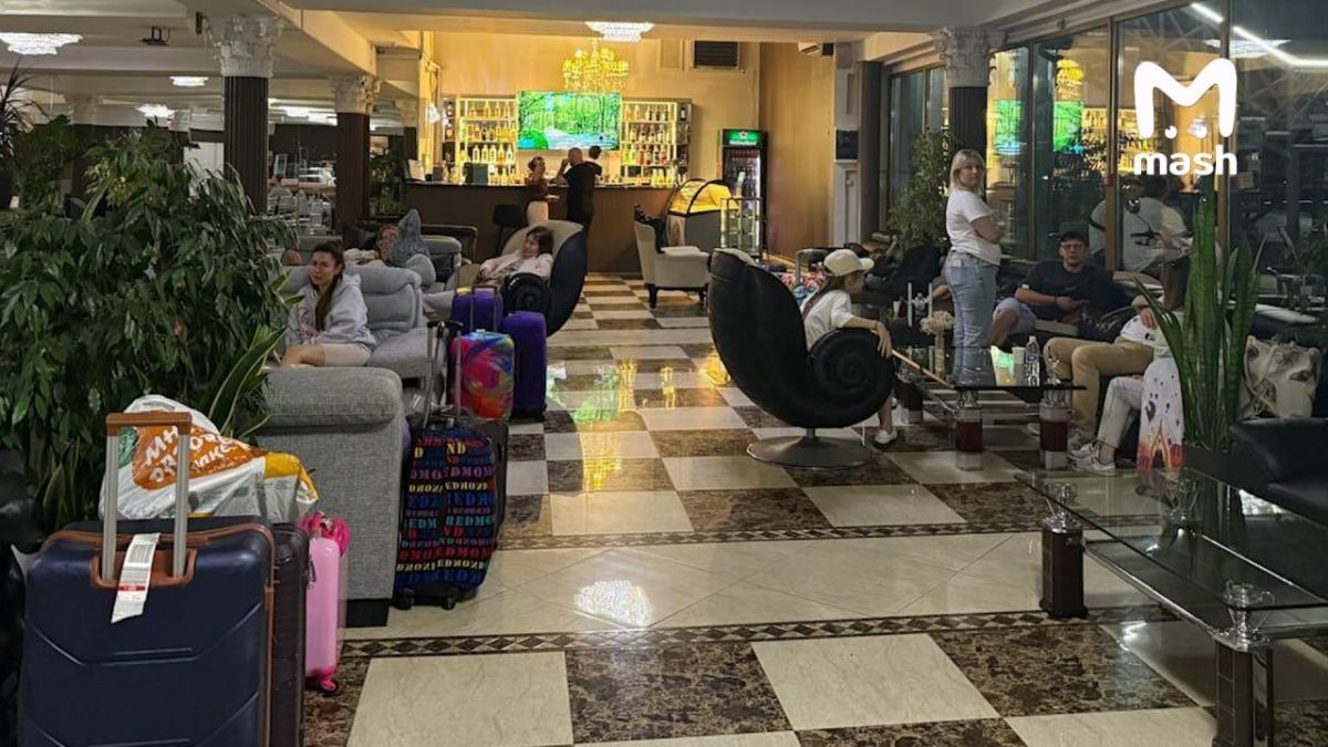 Три рейса Turkish Airlines не могут вылететь из Москвы в Турцию — один из них задержали почти на сутки, ещё два отменили Три рейса Turkish Airlines не могут вылететь из Москвы в Турцию — один из них задержали почти на сутки, ещё два отменили