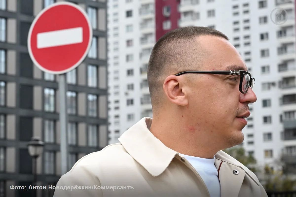 Мещанский суд Москвы заново приступил к рассмотрению уголовного дела блогера и бизнесмена Дмитрия Портнягина, обвиняемого в отмывании 15,3 млн руб., полученных благодаря уклонению от уплаты налогов