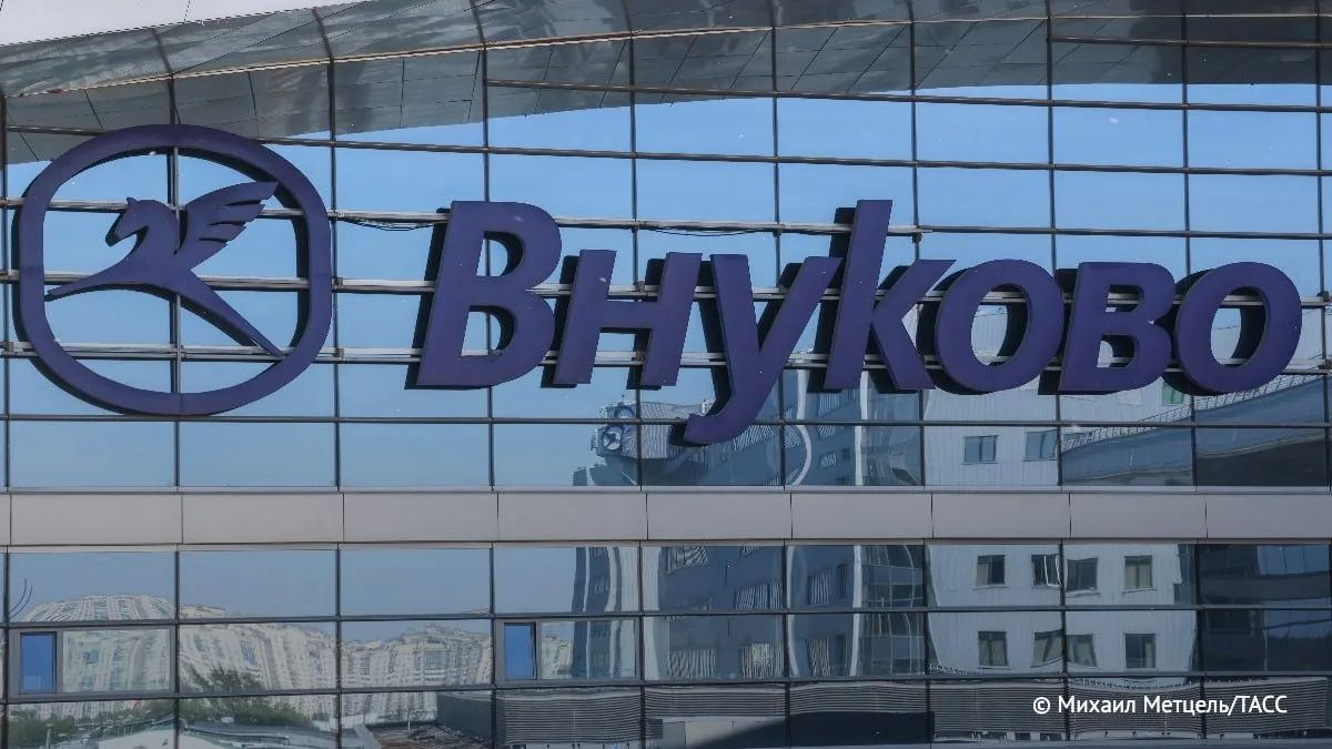 В московском аэропорту Внуково возможны задержки вылета ряда рейса из-за ограничений, сообщает пресс-служба воздушной гавани