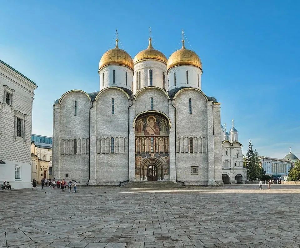 День в истории. 4 августа 1326 года, ровно 700 лет назад, на Боровицком холме, в самом сердце Московского Кремля, был заложен первый каменный храм будущей столицы — церковь Успения Пресвятой Богородицы, он же Успенский собор День в истории. 4 августа 1326 года, ровно 700 лет назад, на Боровицком холме, в самом сердце Московского Кремля, был заложен первый каменный храм будущей столицы — церковь Успения Пресвятой Богородицы, он же Успенский собор