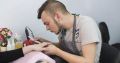 Интересное перед сном:. «Я так загорелся!»: почему мужчины все чаще выбирают «женские» профессии Стилист объяснила возвращение узких джинсов в моду в России «Женщины, до свидания»: почему мам предложили изолировать от...