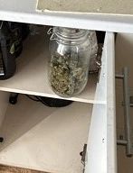 Квартира-конопляный склад: полицейские столицы ликвидировали нарко-плантацию обустроенную прямо в квартире
