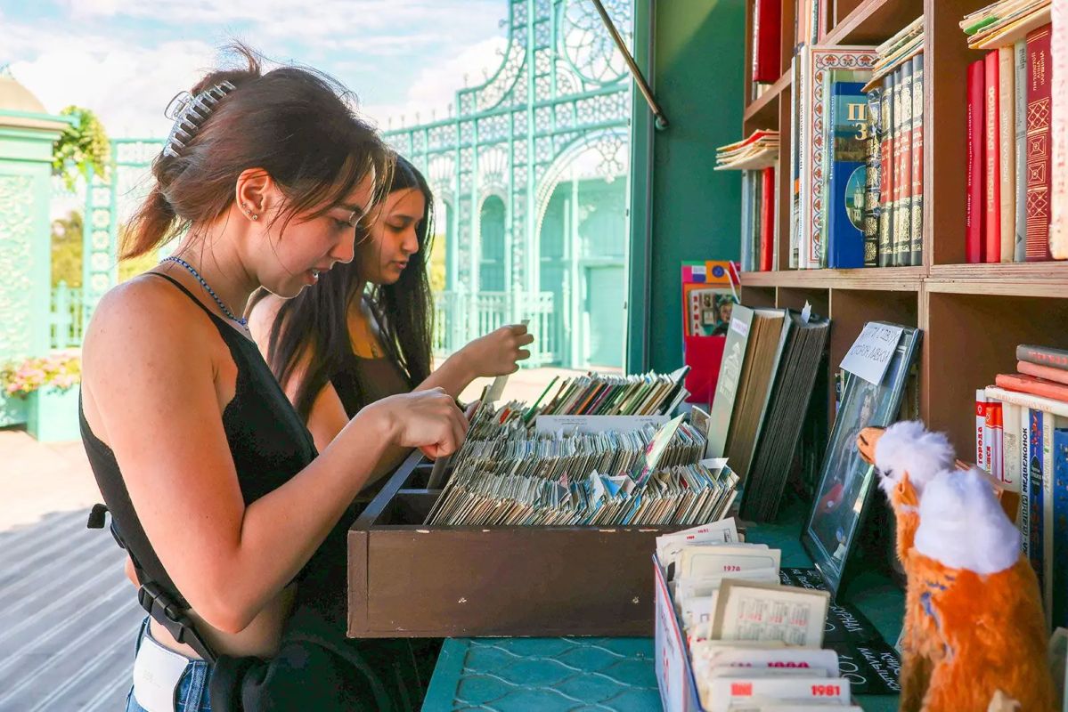 В рамках проекта «Лето в Москве» в музее-заповеднике «Коломенское» работает винтажный маркет с уникальными находками для коллекционеров и любителей истории В рамках проекта «Лето в Москве» в музее-заповеднике «Коломенское» работает винтажный маркет с уникальными находками для коллекционеров и любителей истории