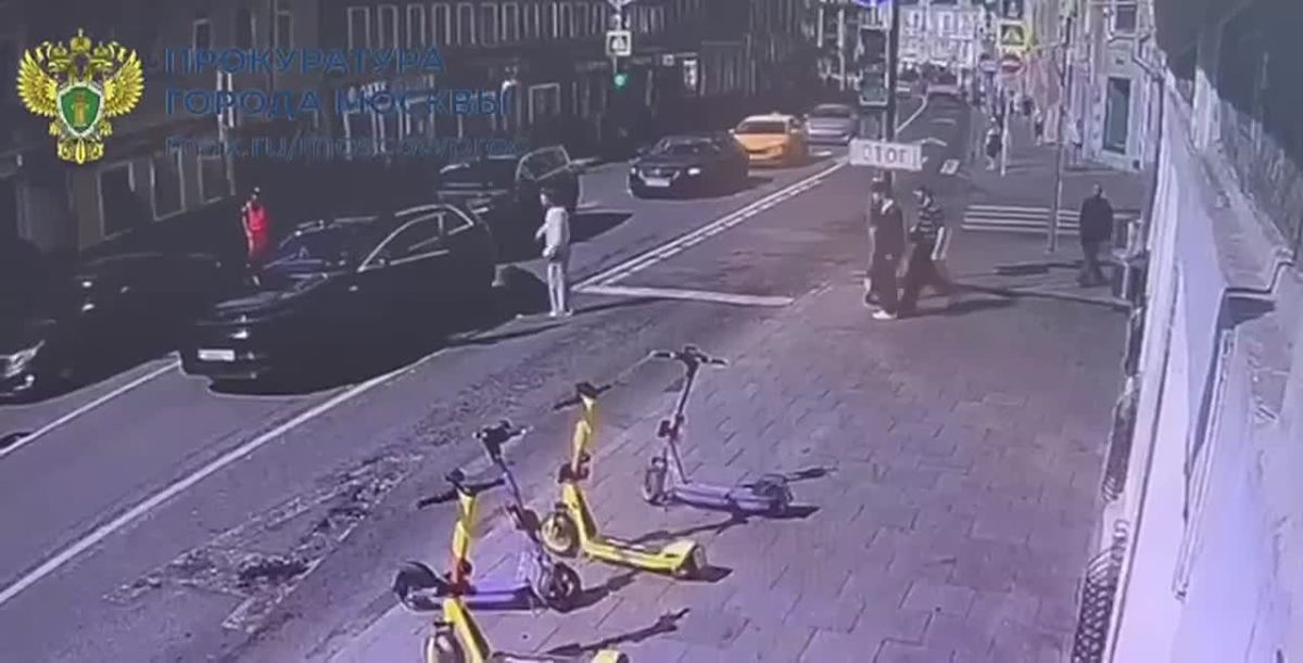 Прокуратура Москвы показала видео наглой автоподставы на Китай-городе
