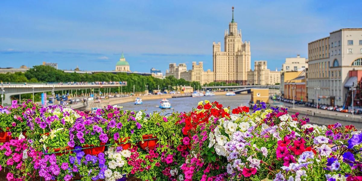 До конца рабочей недели в Москве сохранится жара, а в выходные станет прохладнее