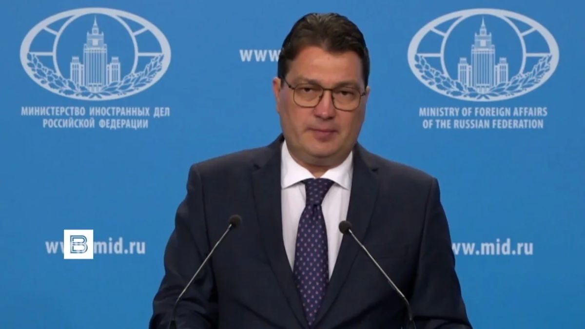 Логика эскалации украинского конфликта посредством усиления ВСУ ущербна и может привести к непредсказуемым последствиям, заявил замдиректора департамента информации и печати МИД России Алексей Фадеев